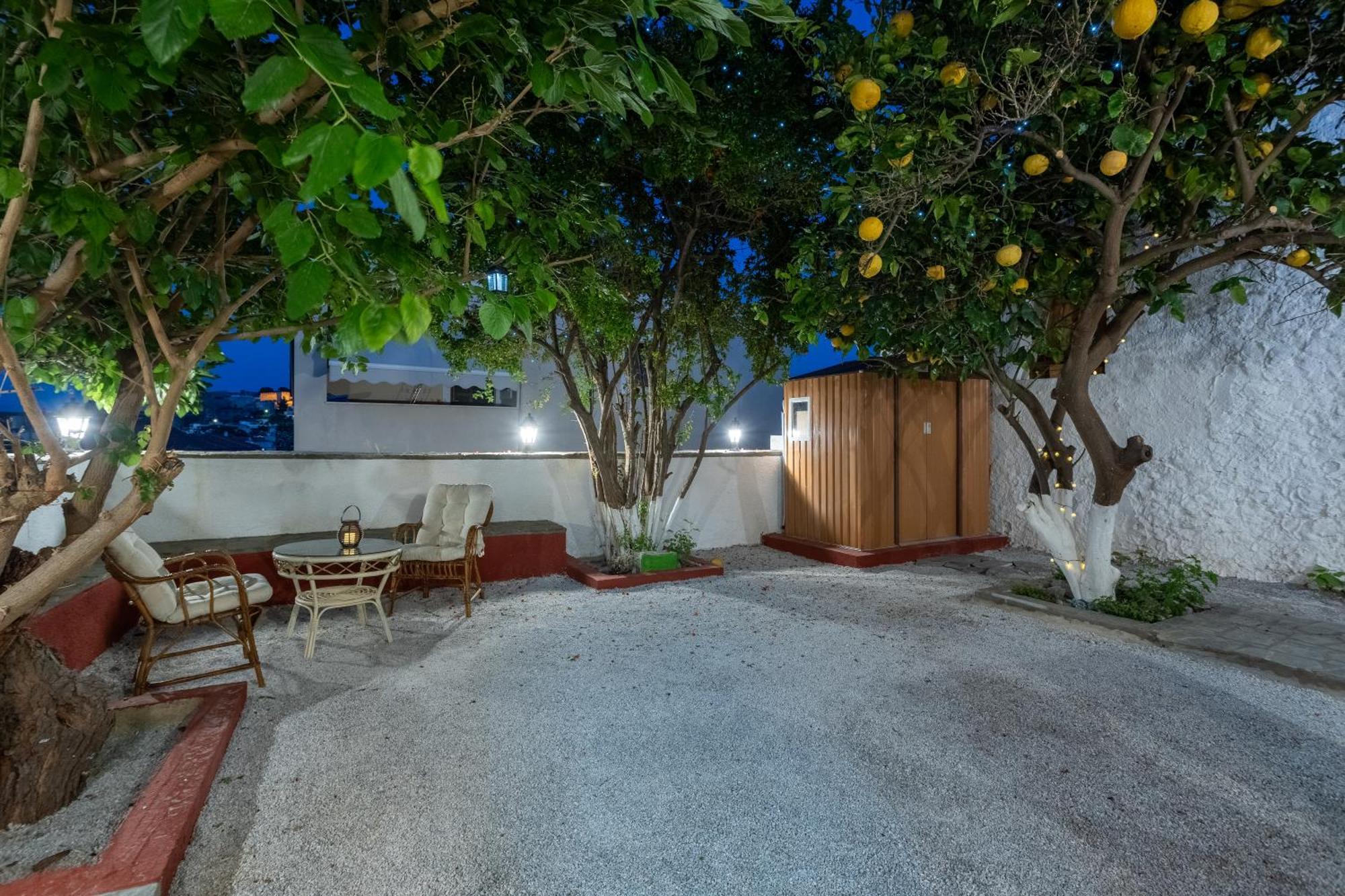Spacious Home With Yard, Mytilene Lesvos المظهر الخارجي الصورة