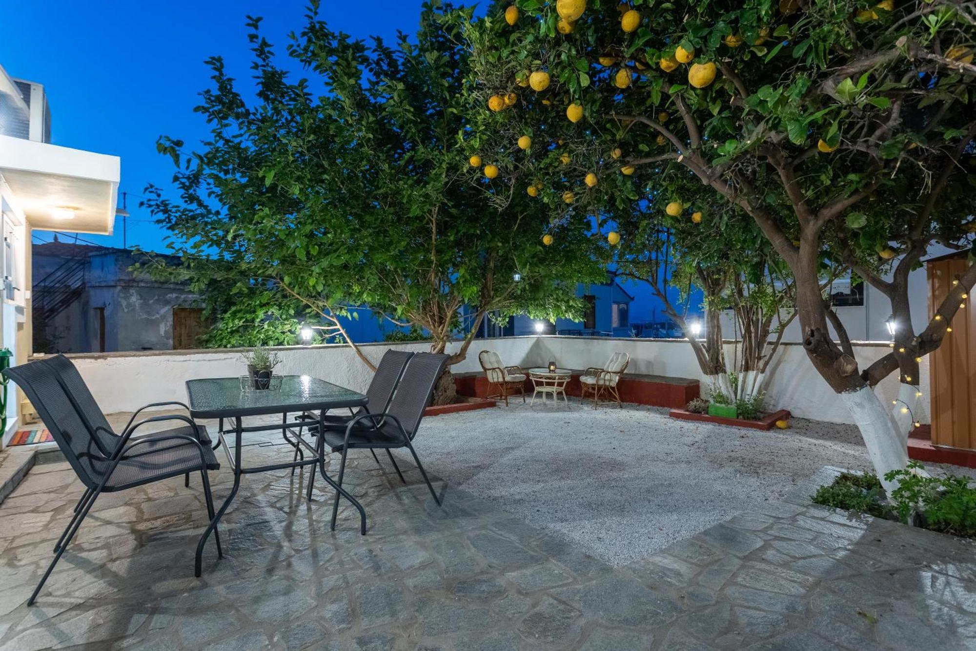 Spacious Home With Yard, Mytilene Lesvos المظهر الخارجي الصورة