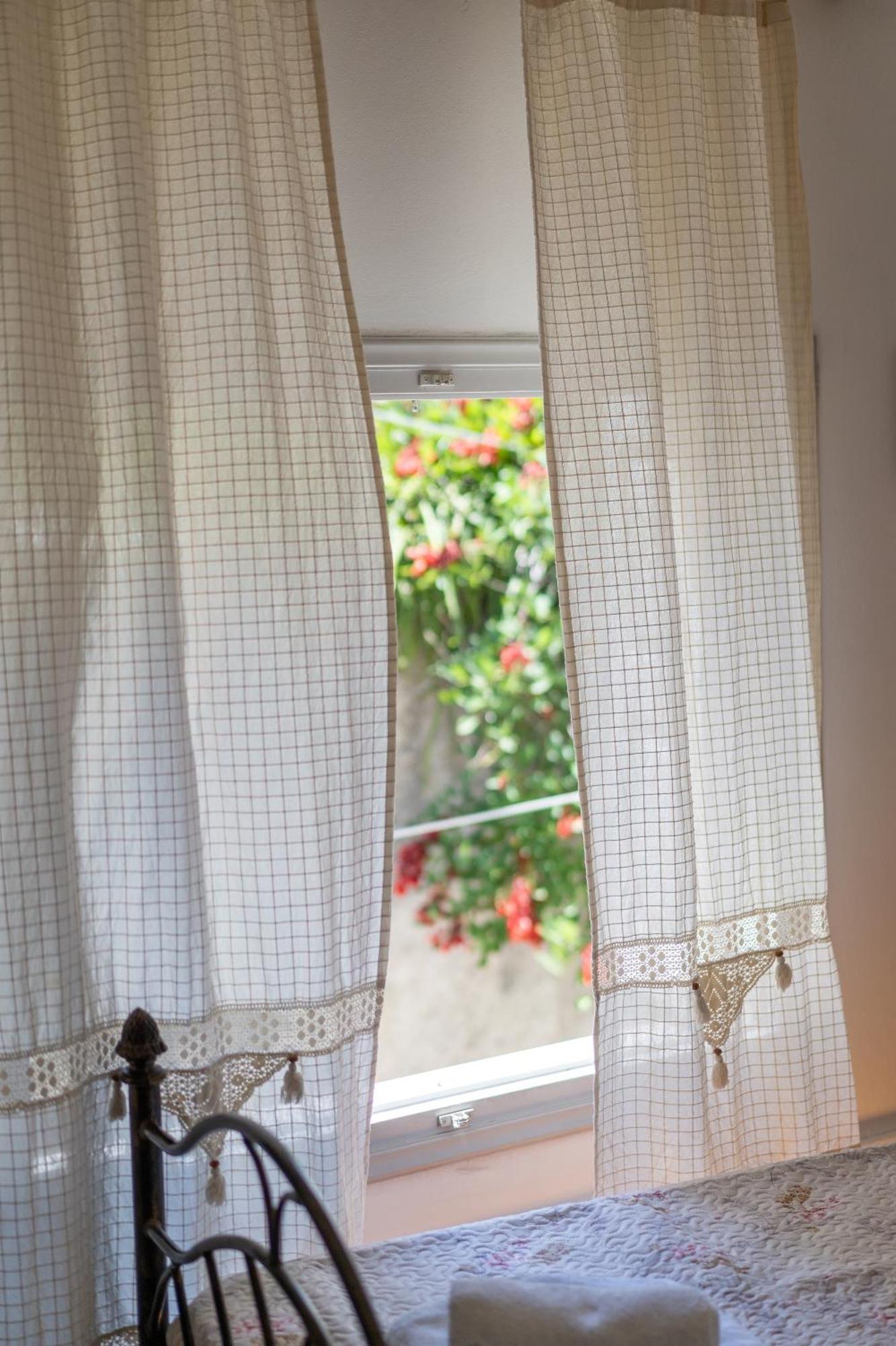 Spacious Home With Yard, Mytilene Lesvos المظهر الخارجي الصورة