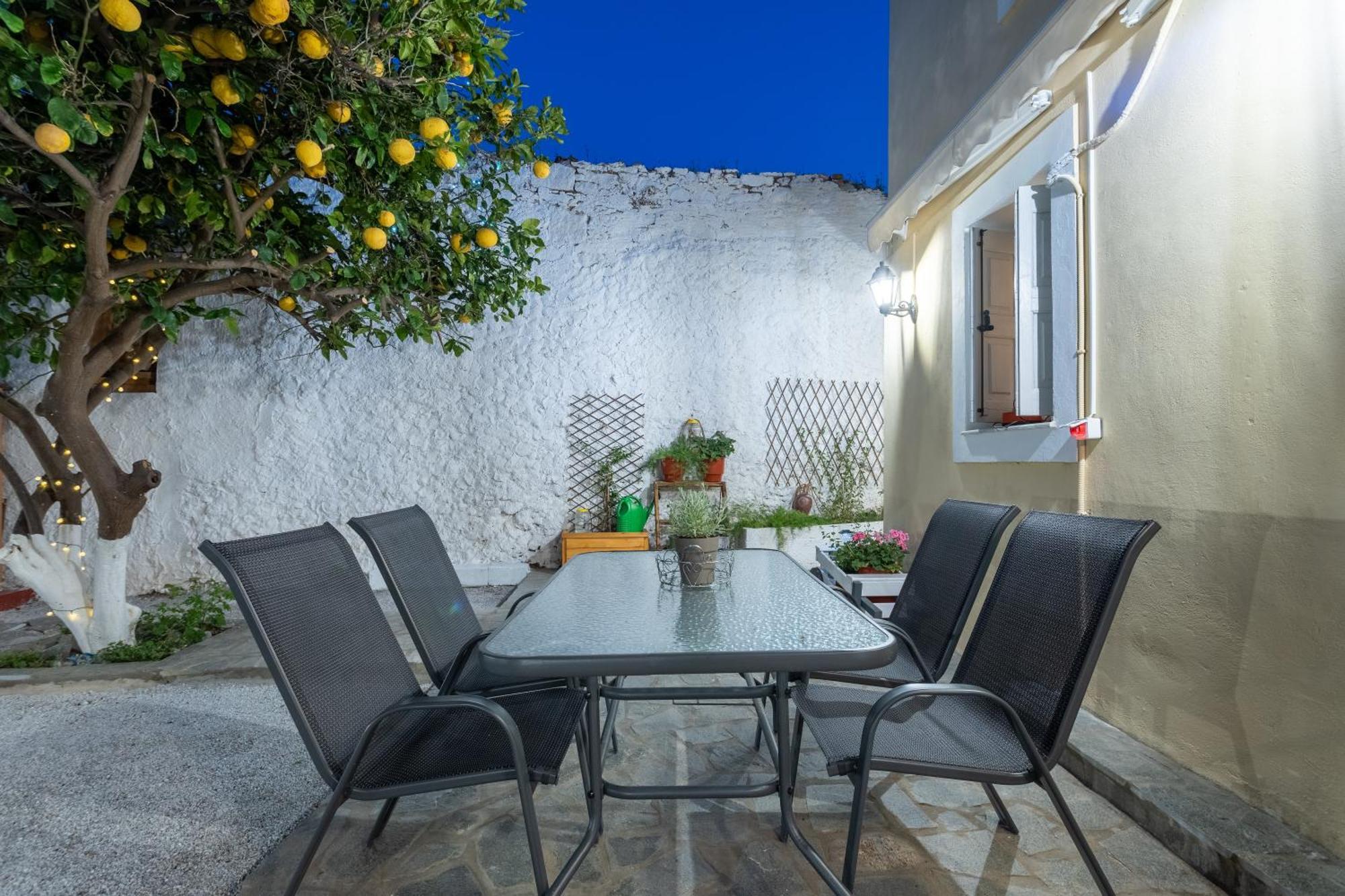 Spacious Home With Yard, Mytilene Lesvos المظهر الخارجي الصورة