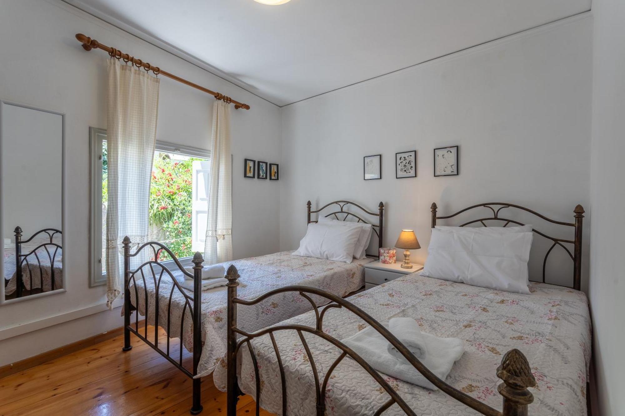 Spacious Home With Yard, Mytilene Lesvos المظهر الخارجي الصورة
