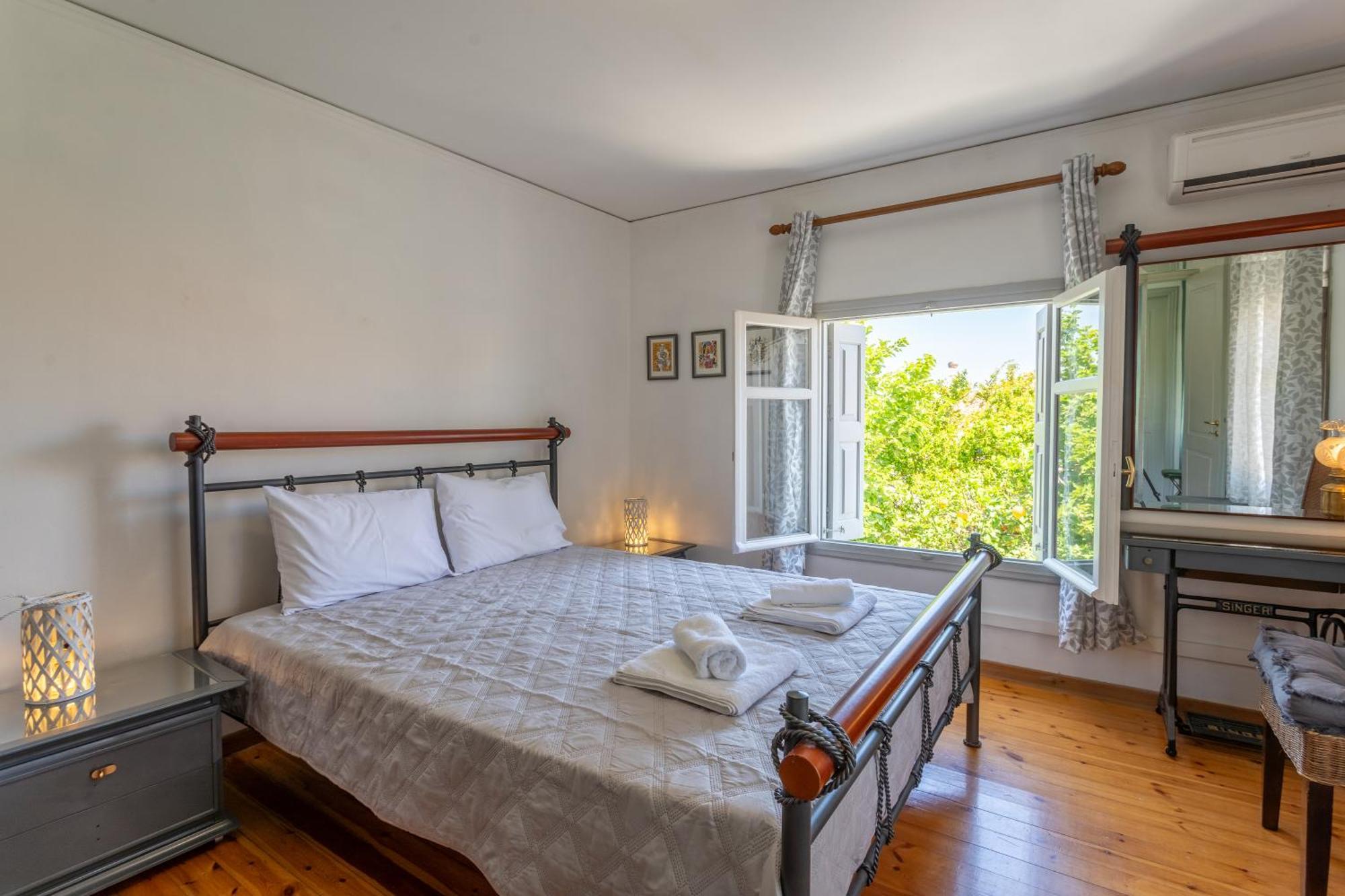 Spacious Home With Yard, Mytilene Lesvos المظهر الخارجي الصورة