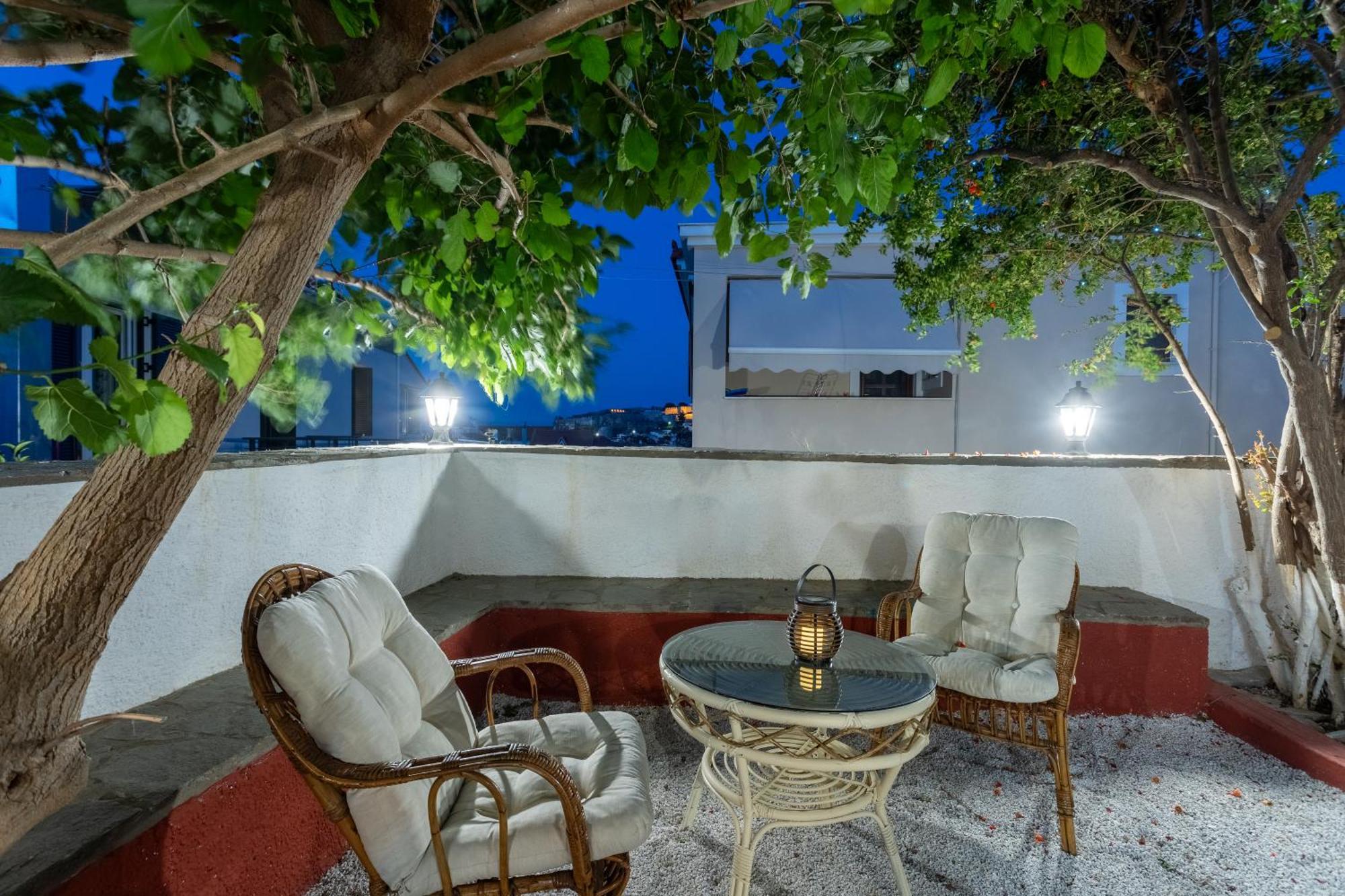 Spacious Home With Yard, Mytilene Lesvos المظهر الخارجي الصورة