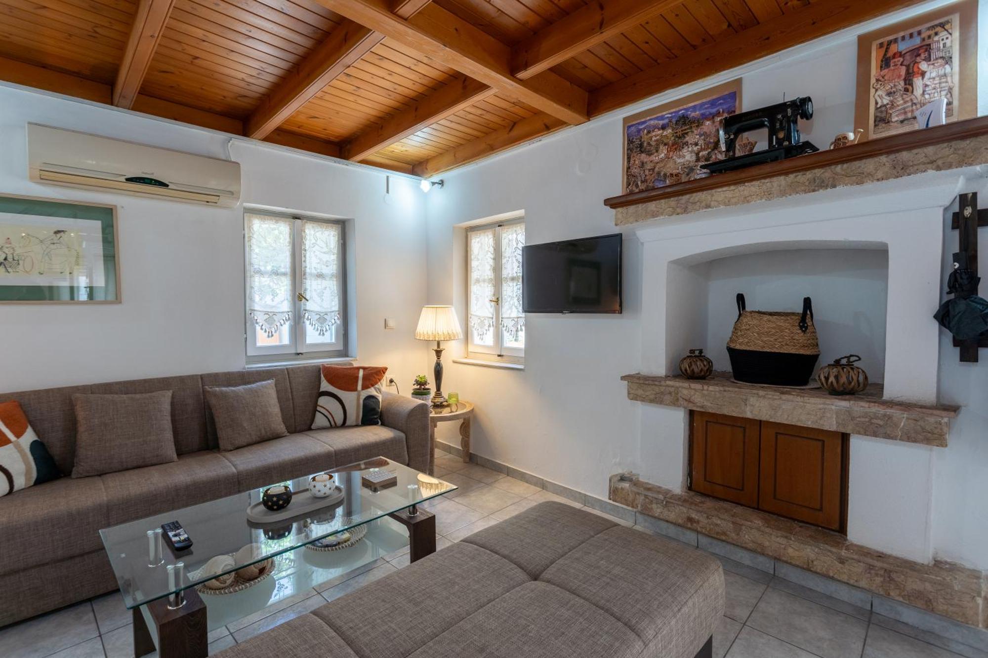Spacious Home With Yard, Mytilene Lesvos المظهر الخارجي الصورة
