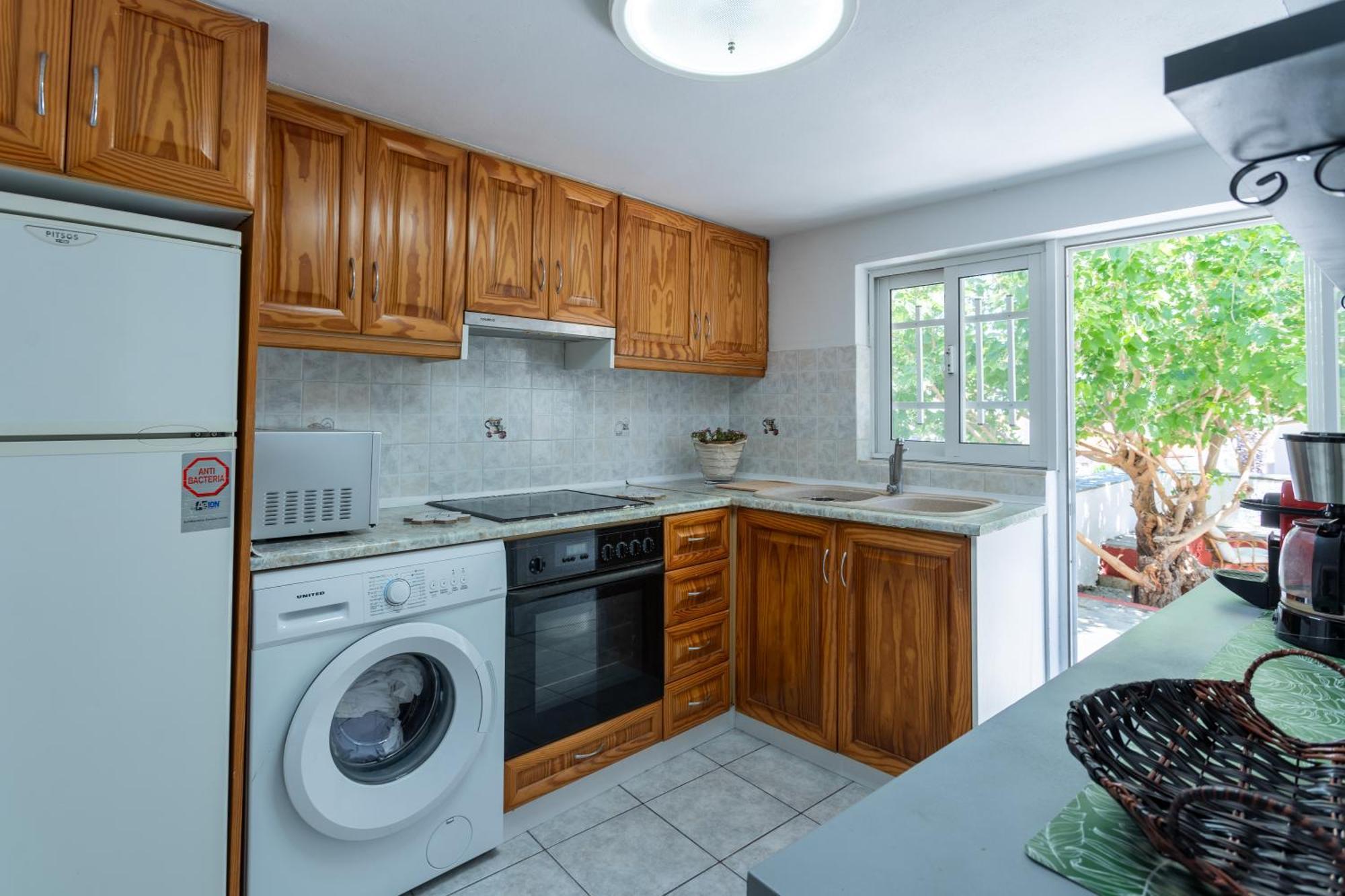 Spacious Home With Yard, Mytilene Lesvos المظهر الخارجي الصورة