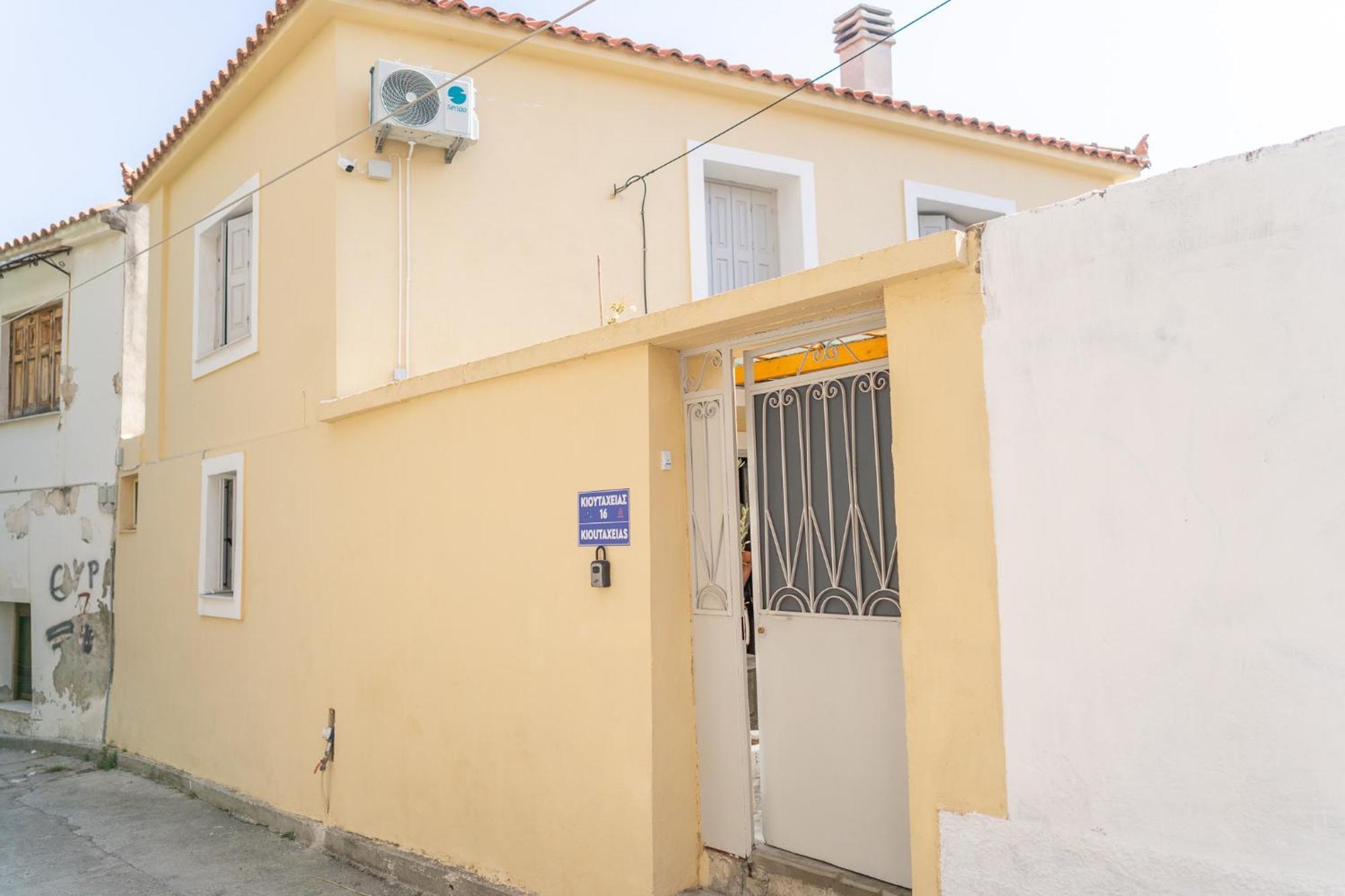 Spacious Home With Yard, Mytilene Lesvos المظهر الخارجي الصورة